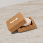 Cork transport box for solid shampoos